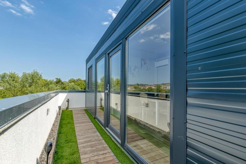 Trebnje Roof Apartment Art-Pe מראה חיצוני תמונה